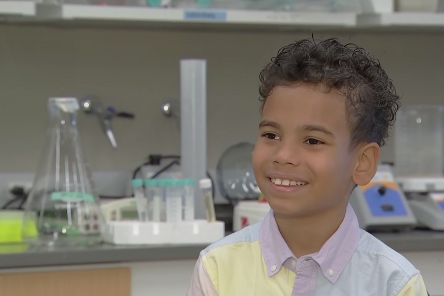 Cậu bé 9 tuổi đã trở thành sinh viên ngành phẫu thuật thần kinh nhi khoa Trường Đại học Ursinus