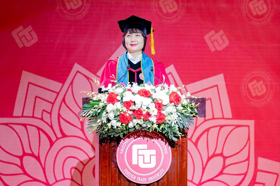 Hiệu trưởng Trường ĐH Ngoại thương nhắn nhủ với tân cử nhân: “Hãy biết chấp nhận và học hỏi từ sự thất bại”