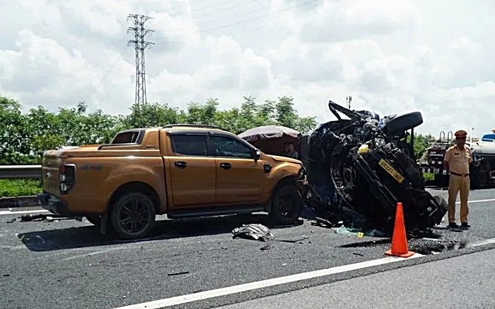 Khẩn trương cấp cứu các nạn nhân vụ tai nạn liên hoàn trên cao tốc Cầu Giẽ - Ninh Bình