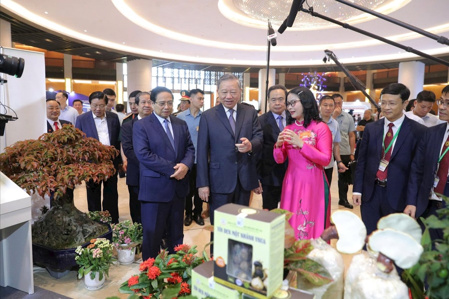 Học viện Nông nghiệp Việt Nam giới thiệu thành tựu nổi bật tại Nhà Quốc hội