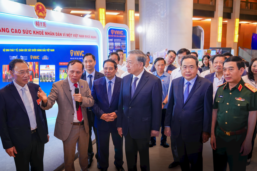 Bệnh viện Tâm Anh giới thiệu công nghệ Robot, AI tại triển lãm Thành tựu Y tế nổi bật ở Nhà Quốc hội