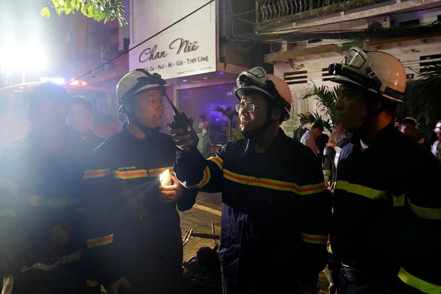 Cảnh sát PCCC Hà Nội kịp thời giải cứu 3 người mắc kẹt trong vụ cháy tại phường Hà Đông