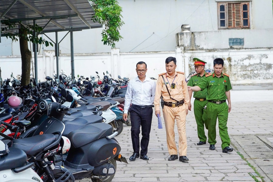 Ghi hình, xử lý vi phạm trật tự an toàn giao thông của học sinh tại nhiều trường học
