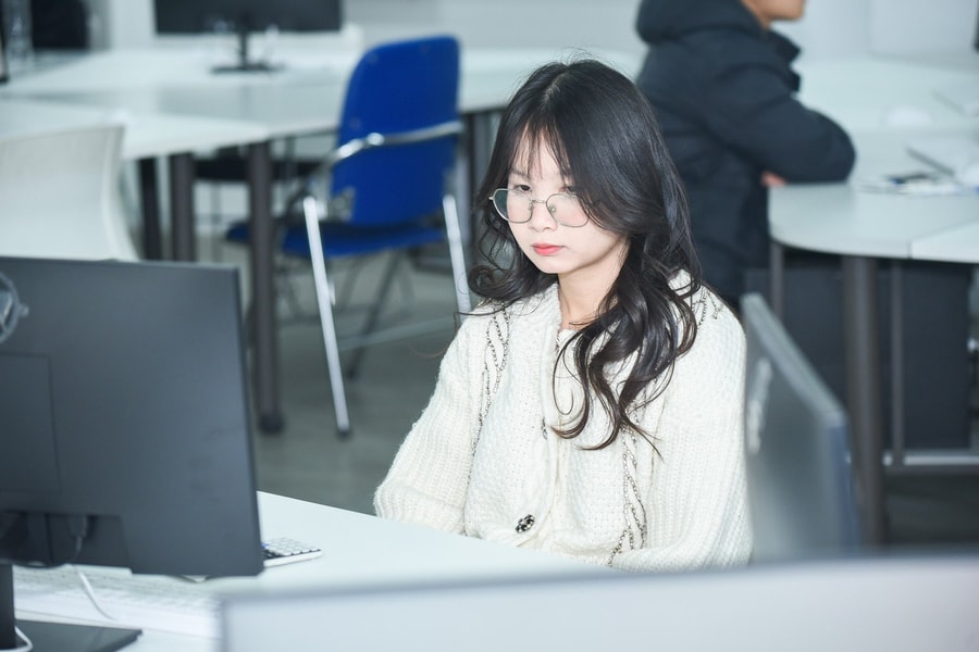 Chính phủ yêu cầu xây dựng đề án thi tốt nghiệp THPT, thi đại học trên máy tính từ năm 2026