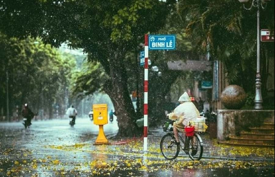 Dự báo thời tiết ngày 15/8: Bắc Bộ chuyển mưa dông, miền Trung vẫn “giữ nhiệt”