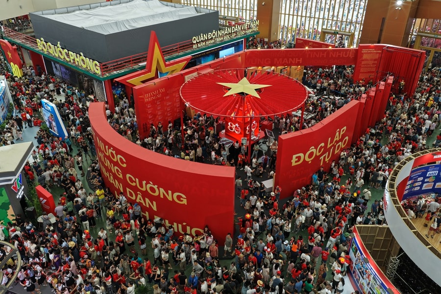 Triệu người đổ về Triển lãm lịch sử, cư dân Vinhomes Global Gate chỉ “dạo bộ là tới”