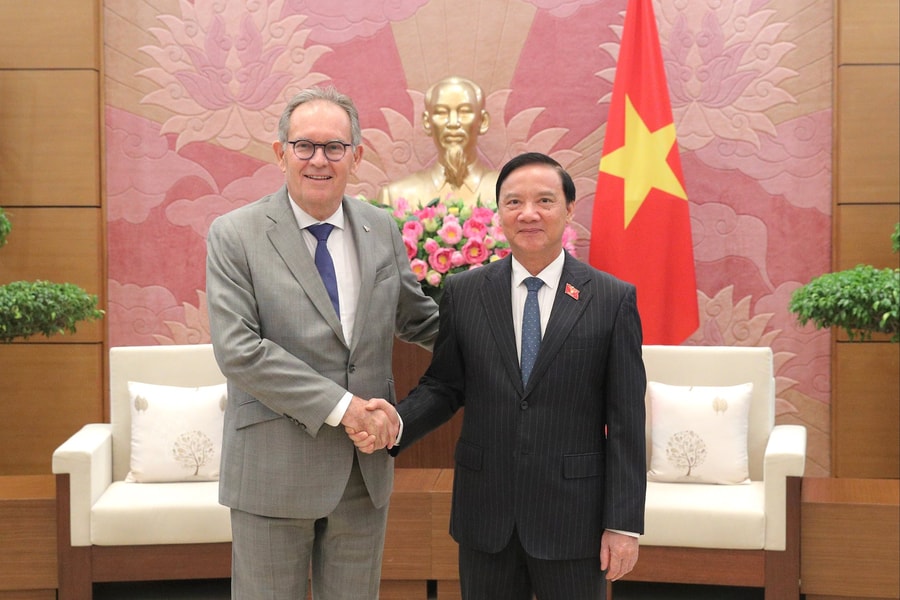 Phó Chủ tịch Quốc hội Nguyễn Khắc Định tiếp Chủ tịch Nhóm Nghị sĩ hữu nghị Pháp - Việt Nam