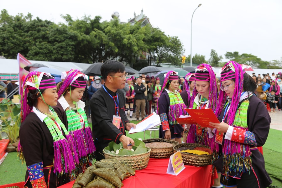Mọi người dân đều được hưởng thành quả phát triển