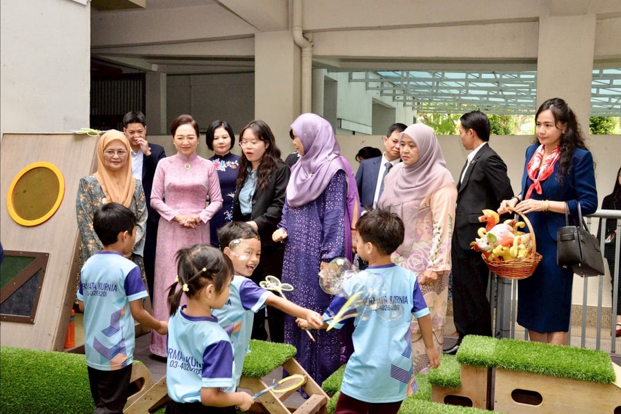 Phu nhân Chủ tịch Quốc hội Trần Thanh Mẫn thăm Trung tâm hỗ trợ trẻ em tự kỷ tại Malaysia