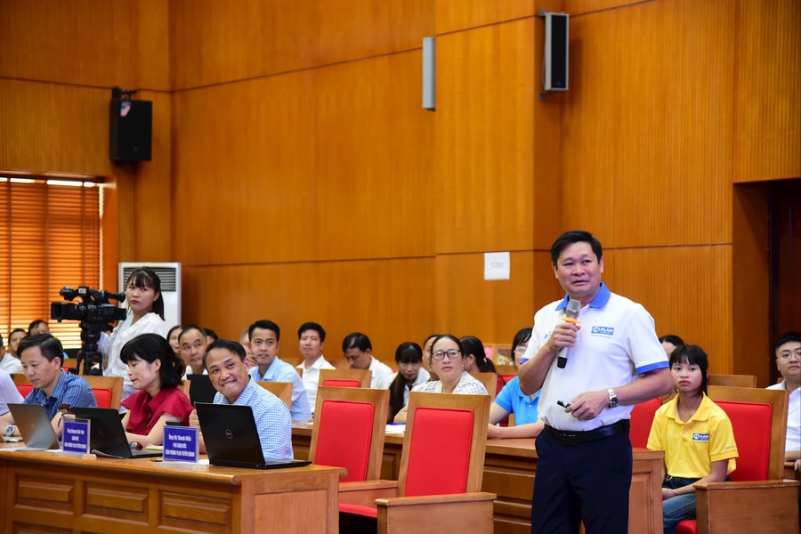 Bảo vệ thanh thiếu niên trên không gian mạng khỏi các hình thức bạo lực giới và buôn bán người