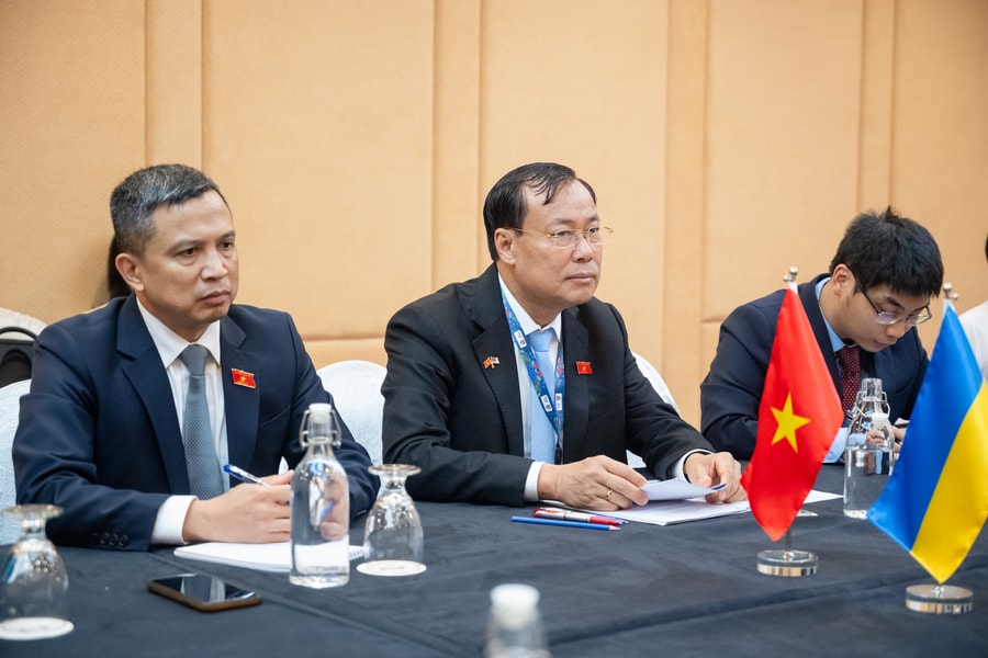 Chủ nhiệm Ủy ban Quốc phòng, An ninh và Đối ngoại, Thượng tướng Lê Tấn Tới tiếp Chủ nhiệm Ủy ban Đối ngoại và Quan hệ nghị viện Ukraina