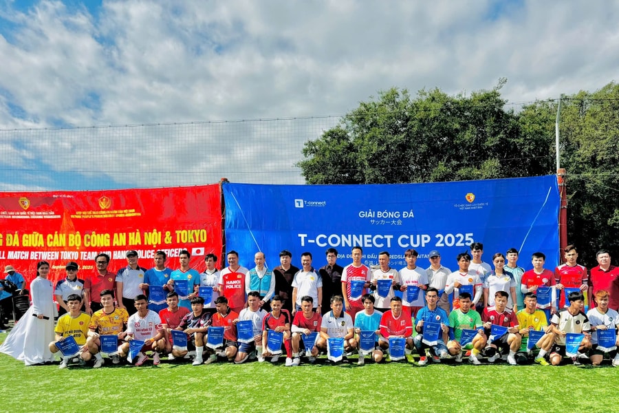 Giao lưu bóng đá giữa Công an TP. Hà Nội và Sở Cảnh sát Tokyo (Nhật Bản)
