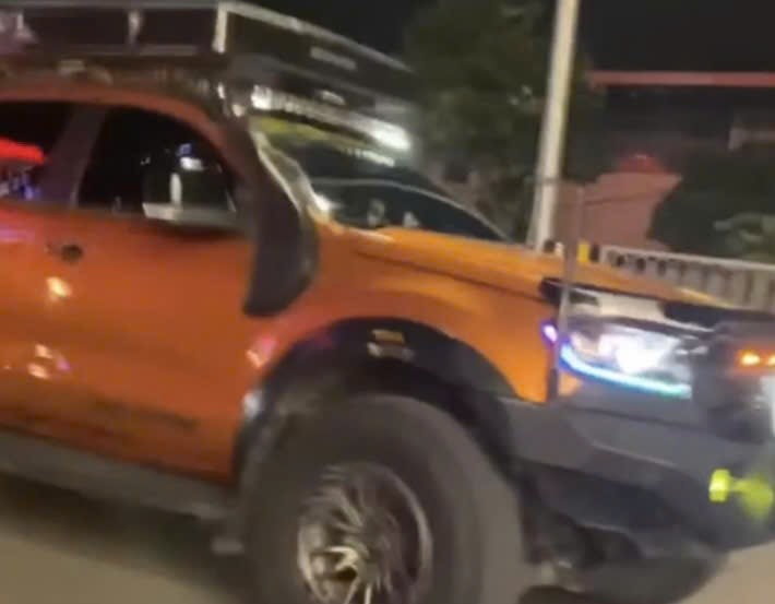 CSGT Hà Nội xử phạt tài xế lắp thêm đèn phía trước xe ô tô