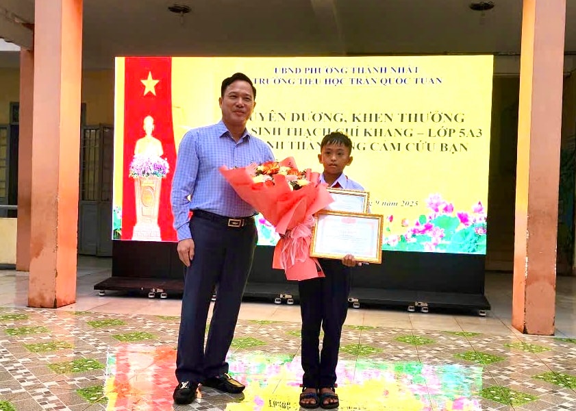 Ngành Giáo dục Đắk Lắk tuyên dương học sinh dũng cảm cứu bạn