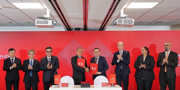 Techcombank tự tay làm bảo hiểm nhân thọ, Techcom Life ra mắt hoàn thiện hệ sinh thái tỷ đô