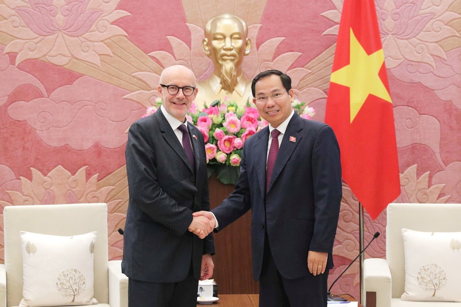 Chủ tịch Nhóm NSHN Việt - Anh Lê Quang Mạnh tiếp Đặc phái viên thương mại của Thủ tướng Vương quốc Anh