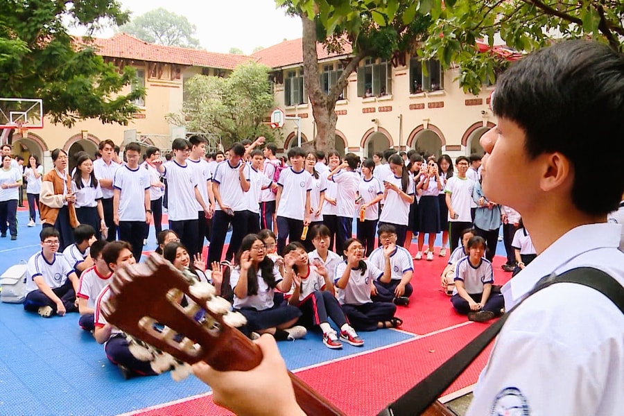 TP. Hồ Chí Minh thí điểm "giờ ra chơi không điện thoại" tại trường học