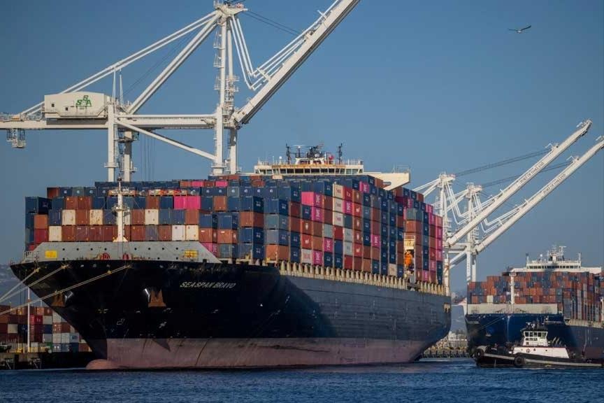 Tổng thống Trump áp thuế mới đối với dược phẩm, xe tải và đồ nội thất