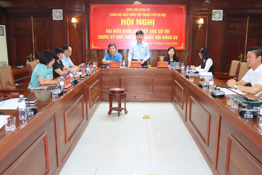 Đoàn ĐBQH thành phố Hà Nội tiếp xúc cử tri trước Kỳ họp thứ Mười