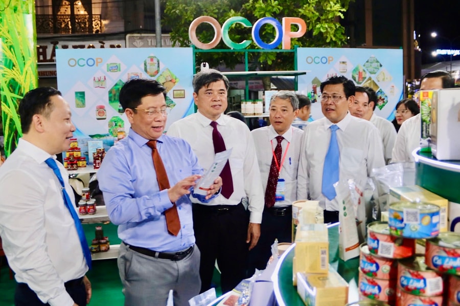 Khai mạc Diễn đàn OCOP vùng đồng bằng sông Cửu Long năm 2025