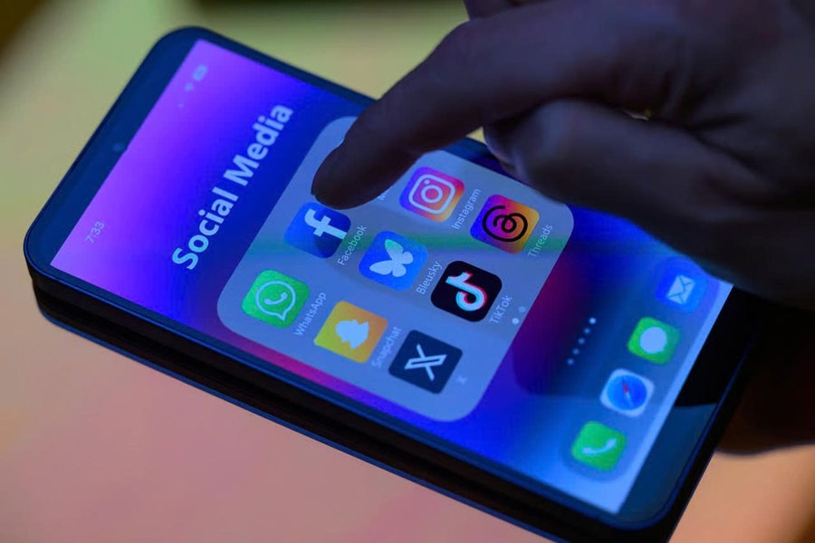 EU xem xét áp dụng độ tuổi tối thiểu cho người dùng mạng xã hội