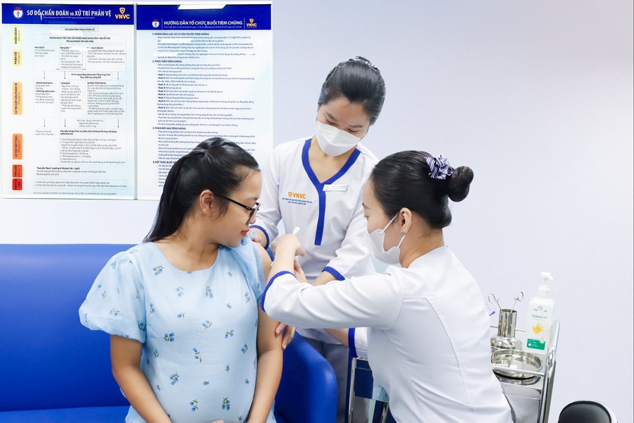 Việt Nam có vaccine phòng RSV, nguyên nhân gây viêm phổi ở trẻ nhỏ và người cao tuổi