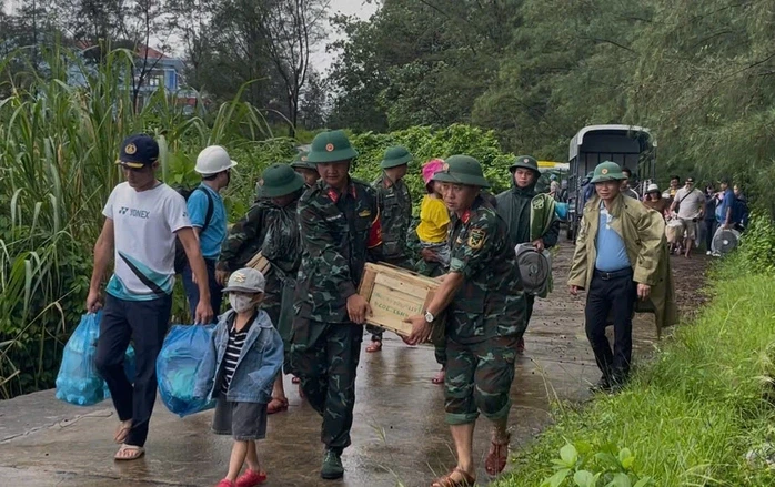 Quảng Trị: 300 người dân ở đặc khu Cồn Cỏ xuống hầm tránh bão