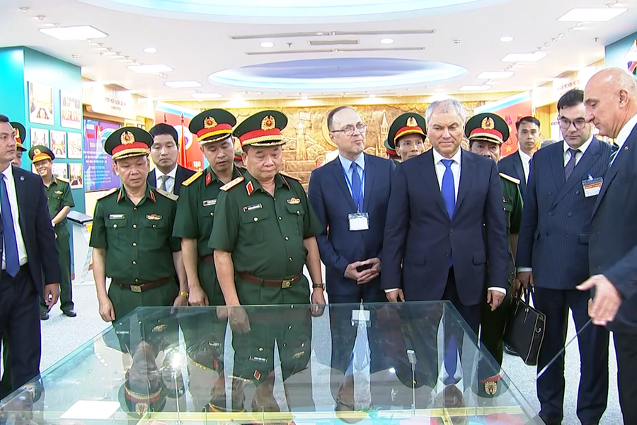 Chủ tịch Duma Quốc gia Quốc hội Nga thăm Trung tâm Nhiệt đới Việt - Nga và Bảo tàng Lịch sử quân sự Việt Nam