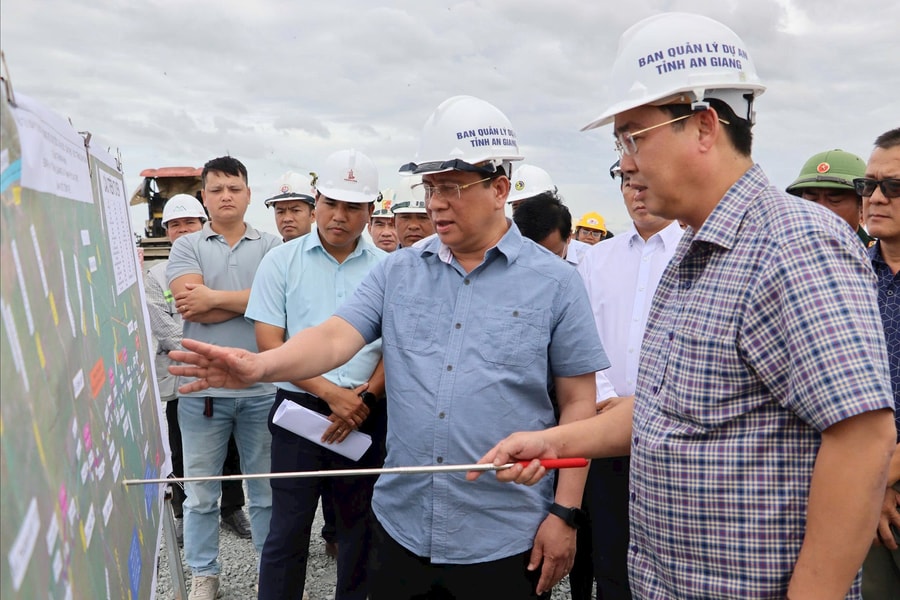 Cao tốc Châu Đốc – Cần Thơ – Sóc Trăng phấn đấu thông xe đoạn qua An Giang trước ngày 10/12