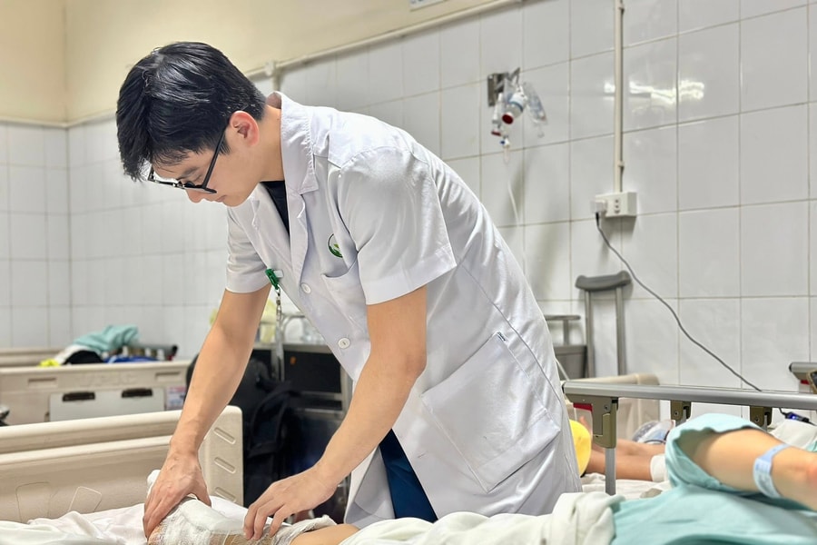 Bệnh viện Việt Đức cấp cứu nhiều trường hợp chấn thương do bão BUALOI