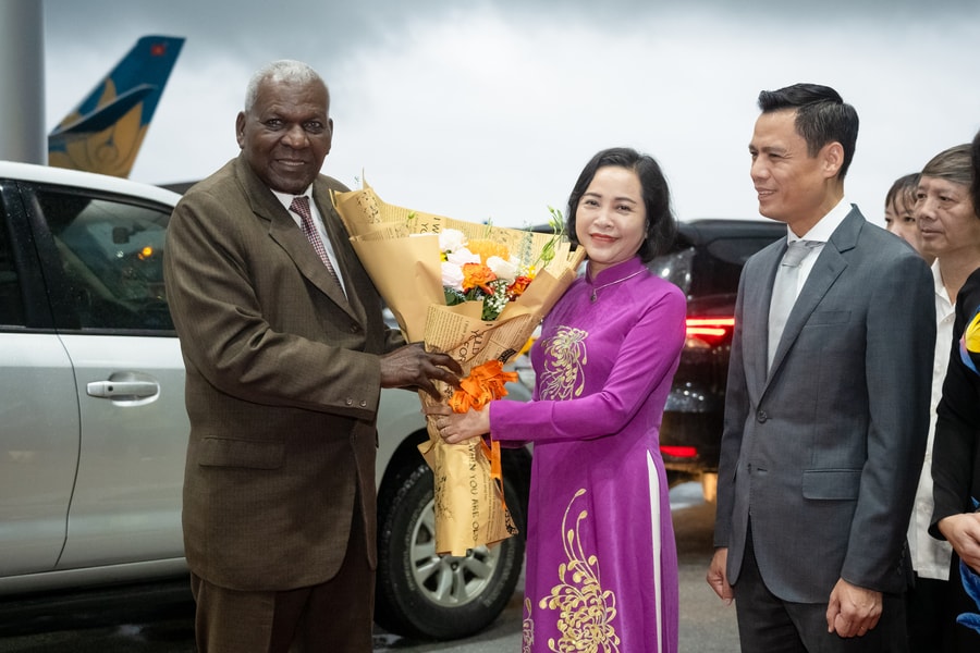 Chủ tịch Quốc hội Cuba Esteban Lazo Hernández đến Hà Nội, bắt đầu chuyến thăm chính thức Việt Nam