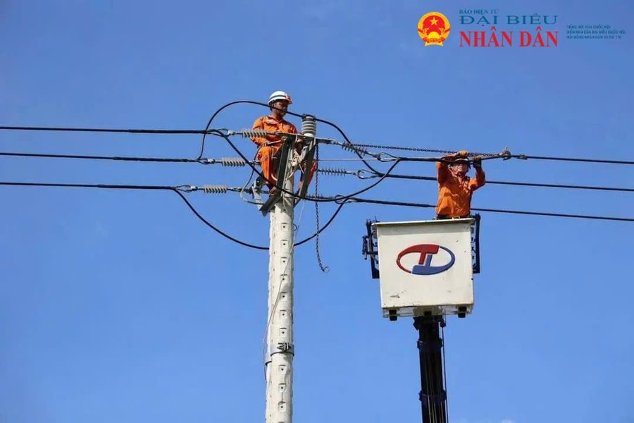 Sau bão số 10, còn 37.000 khách hàng ở Quảng Trị bị mất điện