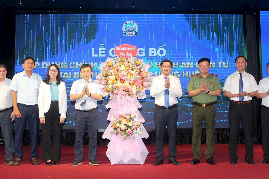 Bệnh viện Trung ương Huế chính thức vận hành hệ thống bệnh án điện tử.