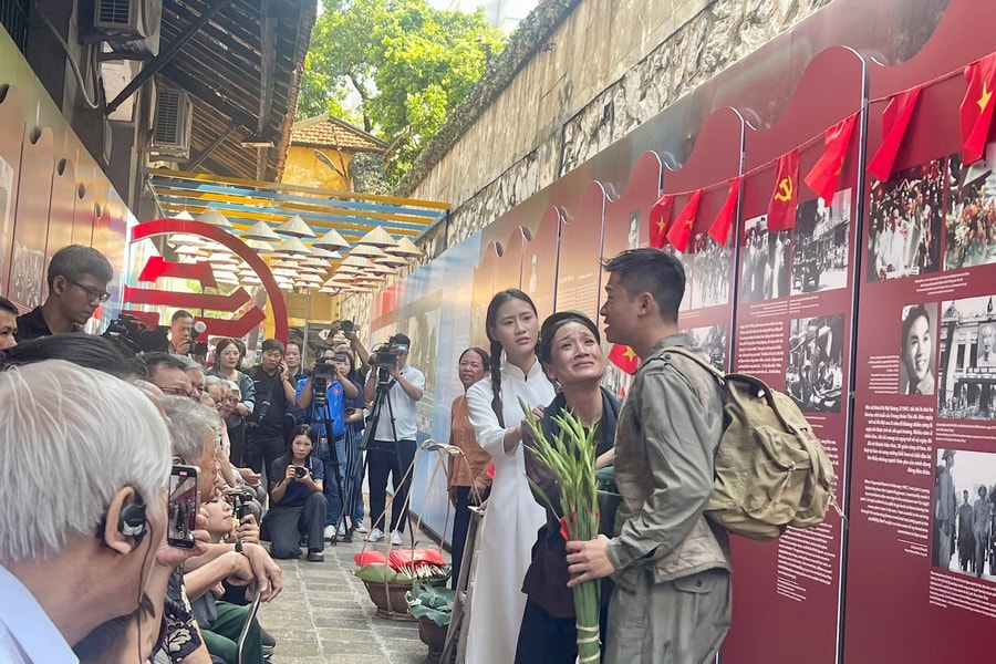 Khai mạc trưng bày chuyên đề “Vang mãi khúc khải hoàn”