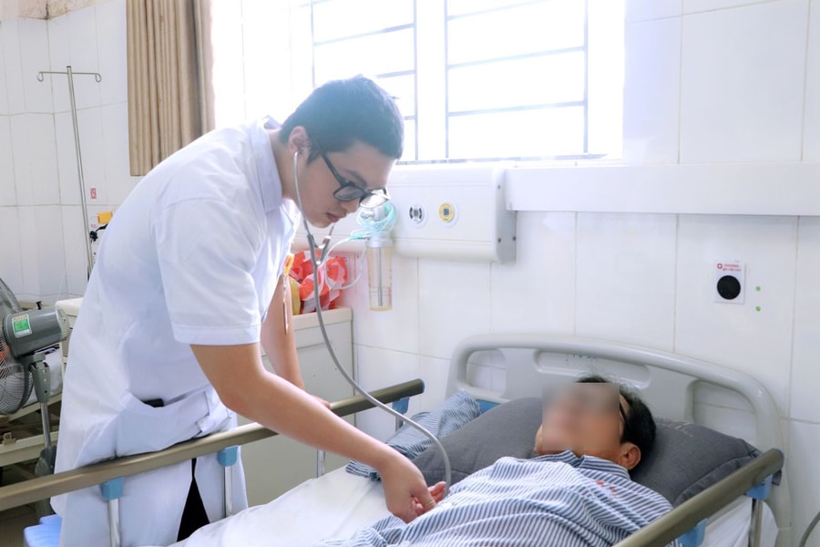 Hai bệnh nhân liên tiếp sốc phản vệ vì tự mua thuốc uống