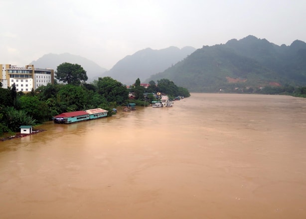 Cảnh báo lũ khẩn cấp trên hệ thống sông, có nơi đạt đỉnh trên mức báo động 3