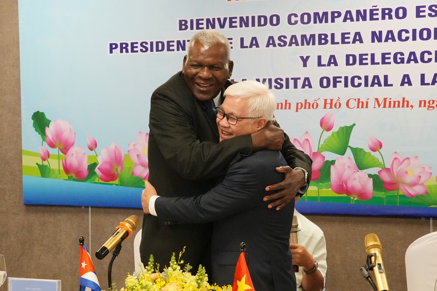 Thắt chặt tình đoàn kết đặc biệt Việt Nam – Cuba