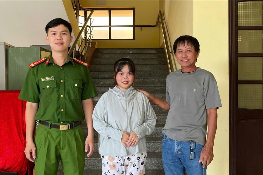 Công an phường Đông Hà hỗ trợ công dân trả lại 45 triệu đồng do người khác chuyển khoản nhầm