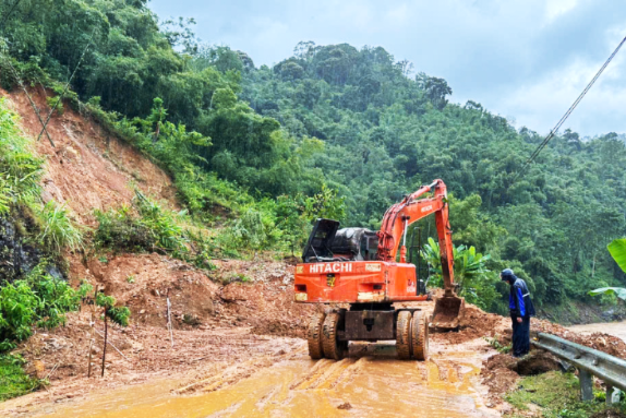 Bộ Xây dựng triển khai công tác khắc phục hậu quả Bão số 10 và mưa lũ sau bão