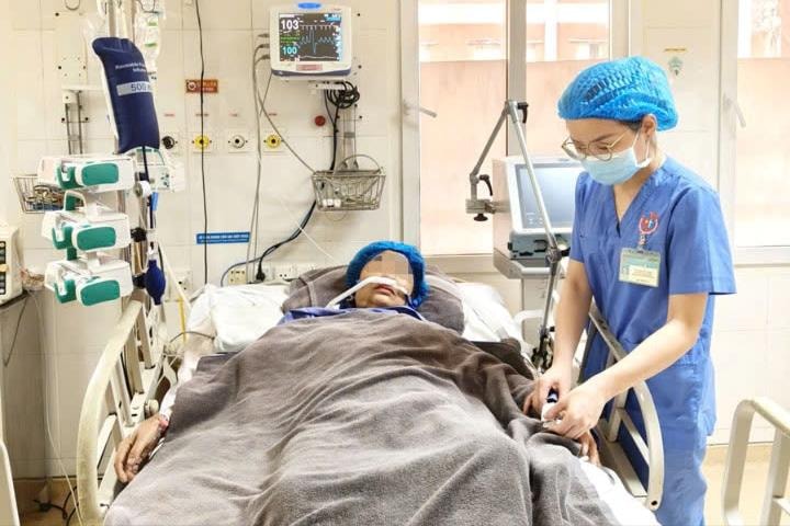 Báo động đỏ toàn viện, nữ bệnh nhân ngừng tuần hoàn nhiều lần được cứu sống
