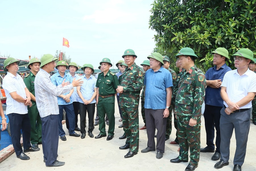 Công tác phòng, chống bão số 11 tại Hưng Yên: Tuyên truyền, vận động Nhân dân khẩn trương thu hoạch lúa, hoa màu với phương châm “xanh nhà hơn già đồng”