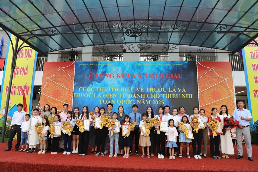 Trao giải 2 cuộc thi dành cho thiếu nhi toàn quốc về phòng chống tác hại của thuốc lá