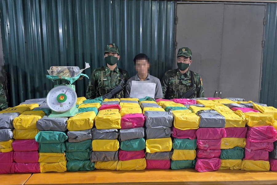 Quảng Trị: Bắt 2 đối tượng người Lào vận chuyển 500 kg ma túy qua biên giới
