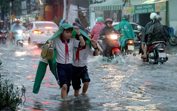Hà Nội: Hiệu trưởng được quyết định học trực tuyến hay trực tiếp theo diễn biến thời tiết ngày 7/10