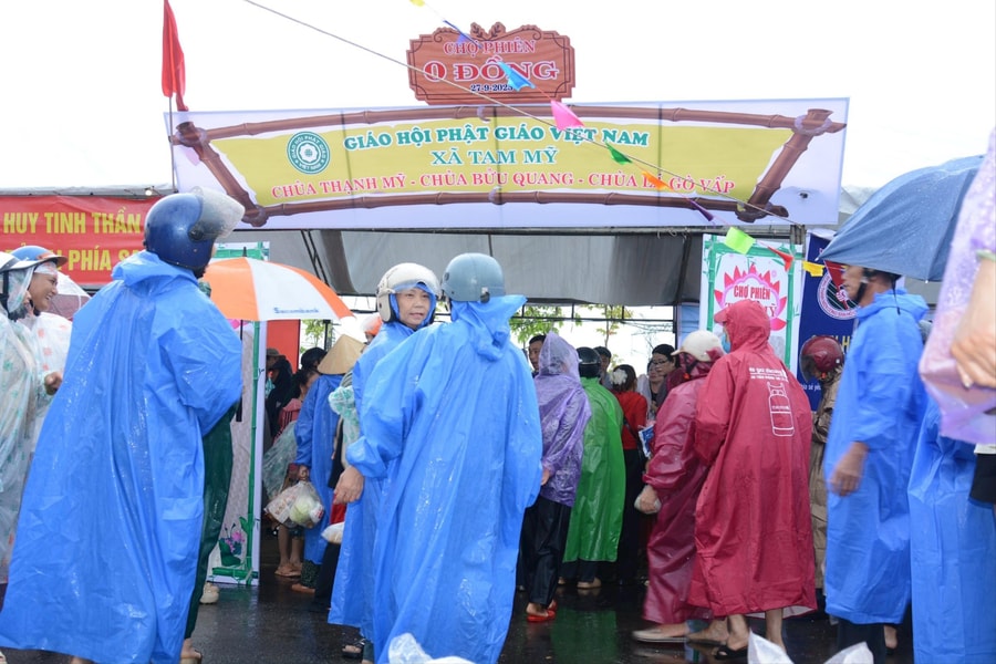 Đà Nẵng: Ấm áp nghĩa tình ở chợ phiên 0 đồng