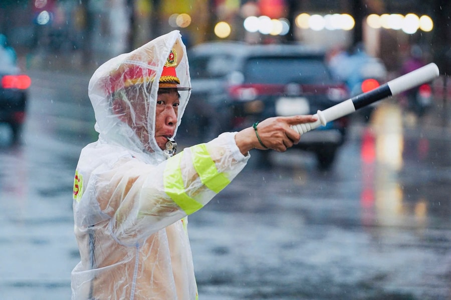 CSGT Hà Nội chủ động bảo đảm giao thông trước ảnh hưởng do bão số 11