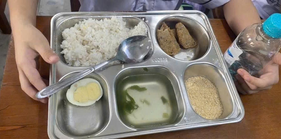 Quảng Trị: Hiệu trưởng gửi thư xin lỗi phụ huynh và học sinh về bữa ăn 25.000 đồng