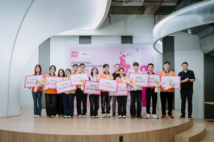MoMo khởi động dự án "Grow with MoMo" - cùng bạn trẻ bản lĩnh đi lên từ những điều nhỏ bé