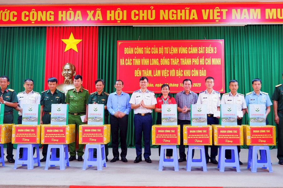 Vùng Cảnh sát biển 3 thăm, làm việc tại Đặc khu Côn Đảo