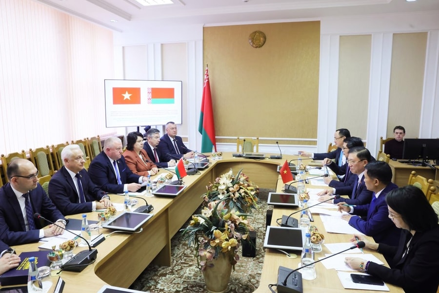 Đoàn công tác của Hội nghị sĩ Hữu nghị Việt Nam - Belarus thăm và làm việc tại Belarus